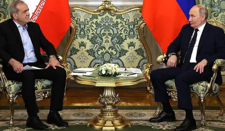 Putin ve Pezeşkiyan Moskova’da kritik görüşme