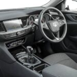 vauxhallin-elektrikli-caga-uyumlu-yeni-yuzu-gelenekten-gelecege-cesur-adim-sxL1TO2i.jpg