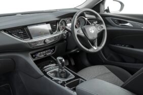 vauxhallin-elektrikli-caga-uyumlu-yeni-yuzu-gelenekten-gelecege-cesur-adim-sxL1TO2i.jpg